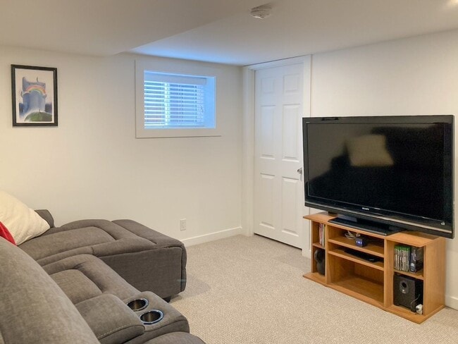 Building Photo - 5Bd/2Ba Seattle Home