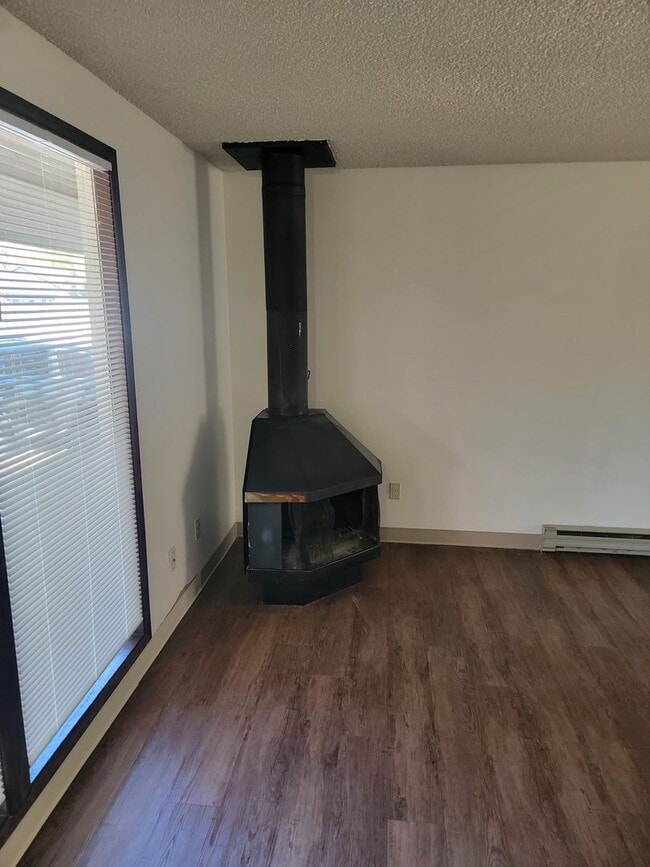 Building Photo - 819 S Felts Rd