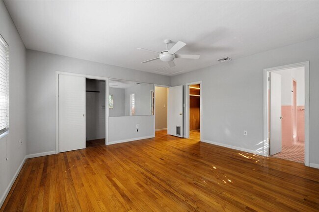 Building Photo - 516 NE 23rd St