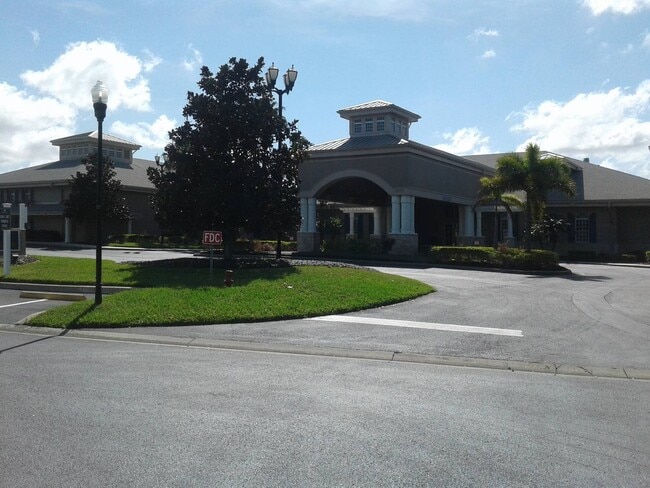 Building Photo - 2113 Sawgrass Ln