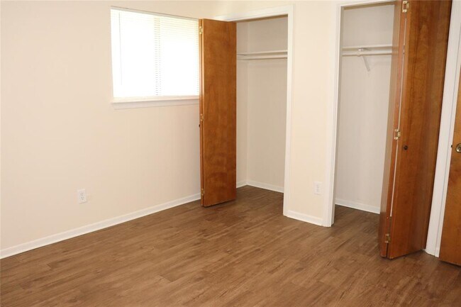 Building Photo - 1204 Leander Rd