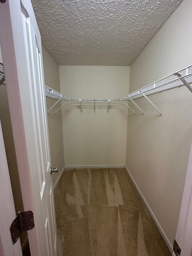 Building Photo - 3 Bedroom, 2 Bath Home Located in Manchester