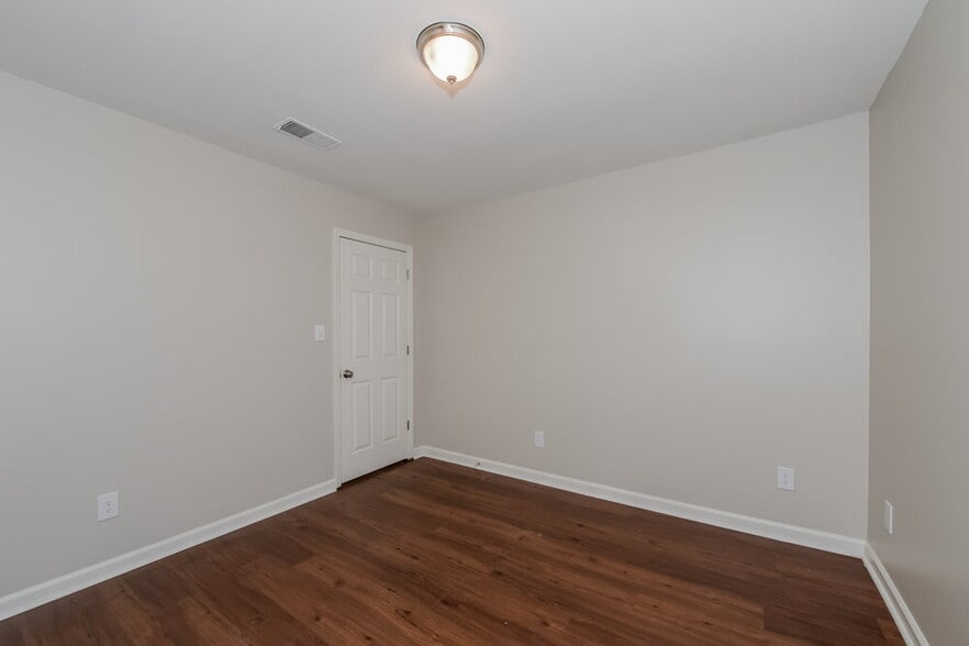 Building Photo - 102 Summerwood Ct