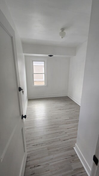 Building Photo - 42 W Main St