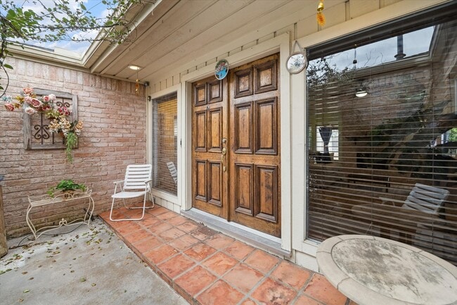 Building Photo - 1306 S Kirkwood Rd