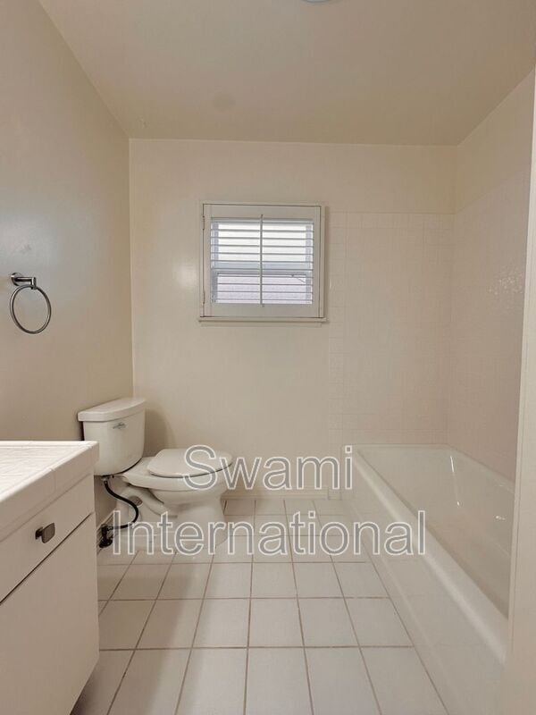 Building Photo - 1820 Avenida Estudiante