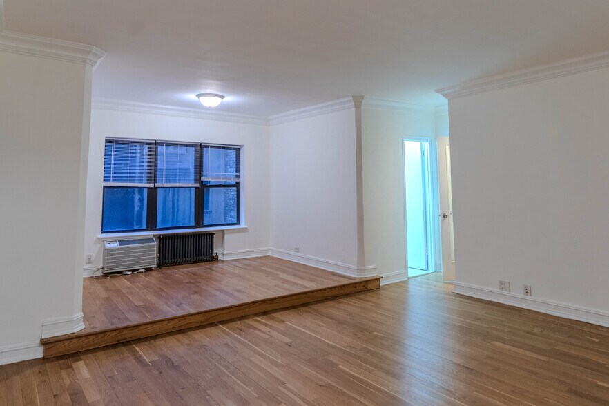 Building Photo - 340 E 50th St