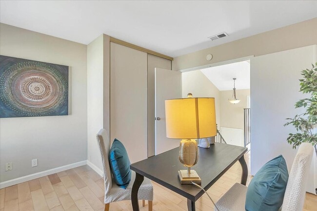 Building Photo - 6640 Bunker Hill Ct