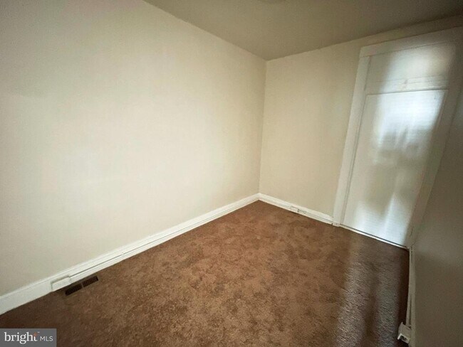 Building Photo - 1736 Darley Ave