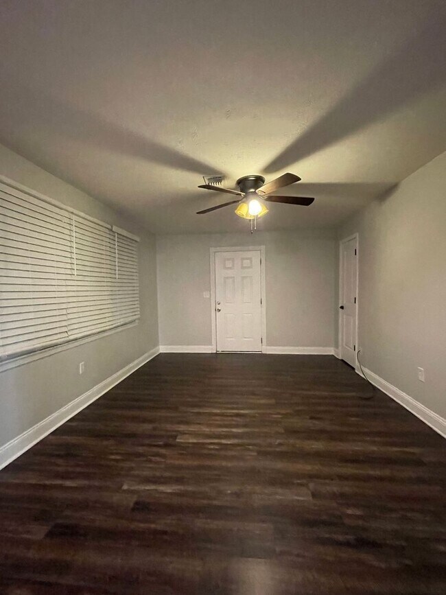 Building Photo - 3461 Dundale Rd