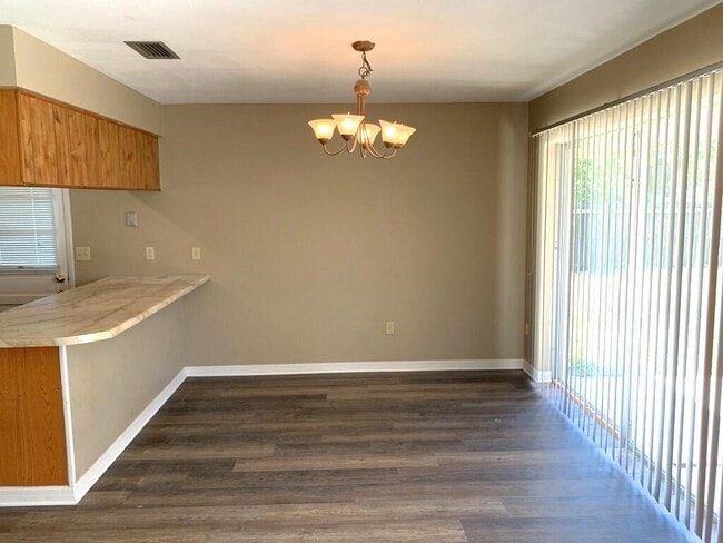 Building Photo - 935 Bolton Ln