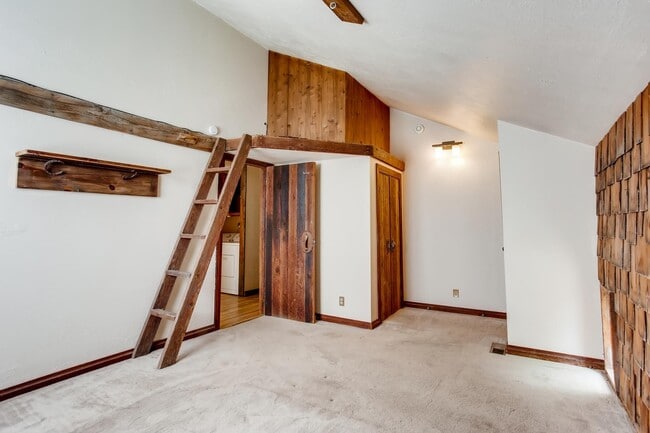 Building Photo - 1525 Crestmore Pl