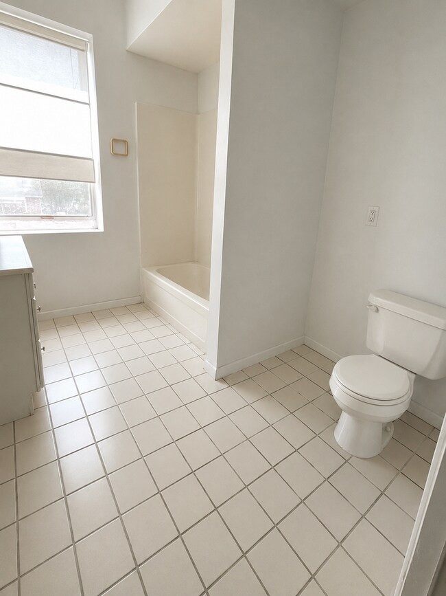 Building Photo - 49 Greenkill Ave