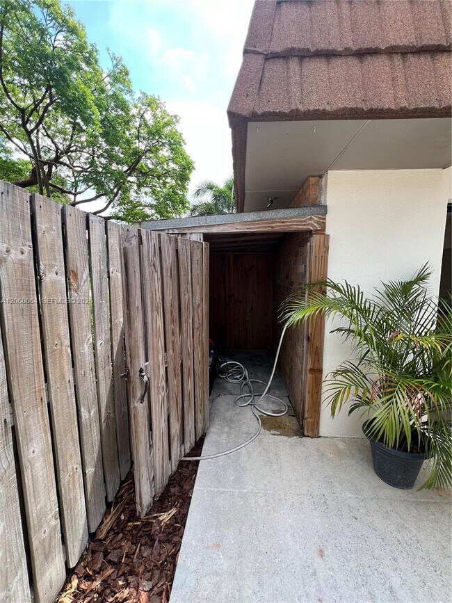 Building Photo - 9105 SW 19th Pl