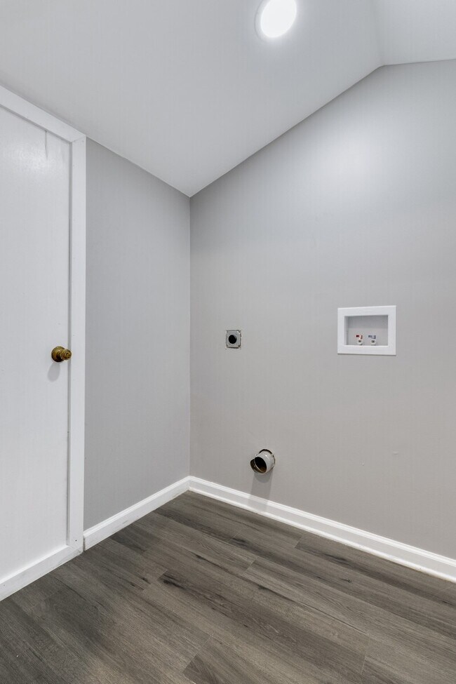 Building Photo - 2060 Nettie Ct