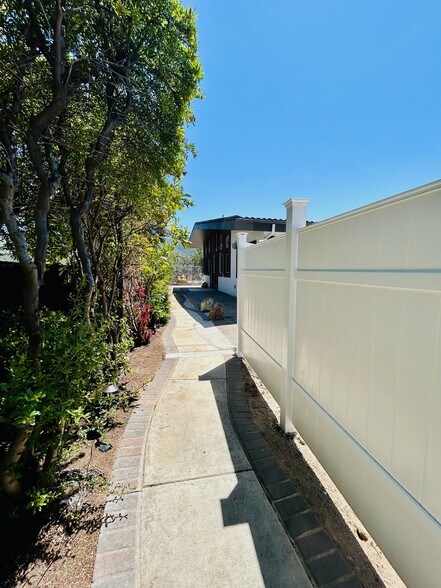 Building Photo - 870 Windridge Cir