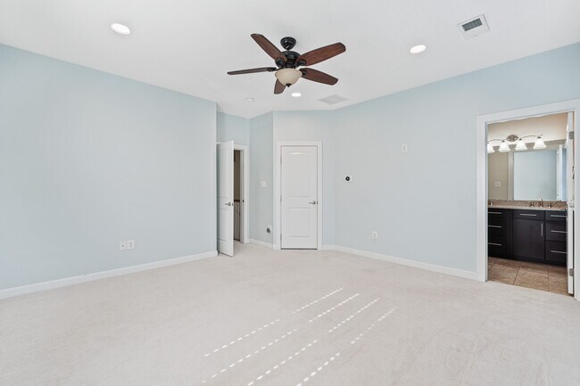 Building Photo - 337 Osona Ln