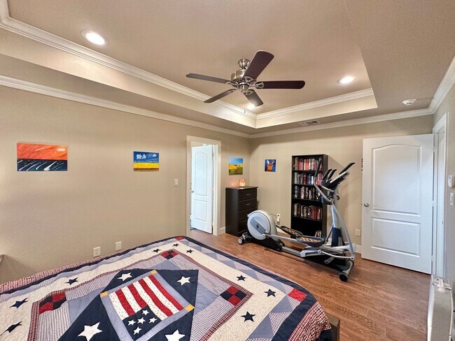 Building Photo - Stunning 3 Bed 2 Bath in Flint!