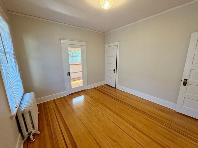 Building Photo - Traditional Congress Park Gem - 2 bed, 1 B...