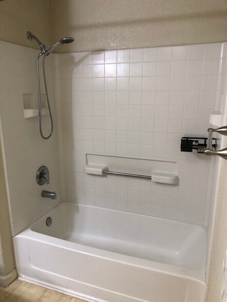 Bath #1 full bath tub and shower with newer faucet. - 10001 Woodcreek Oaks Blvd