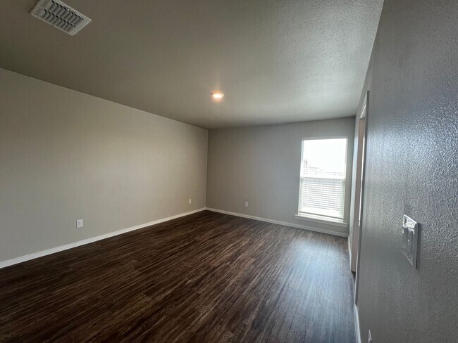 Building Photo - Pre leasing for July: Upland West.