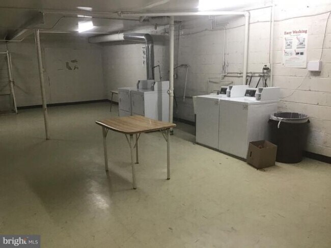 Building Photo - 4381 Americana Dr