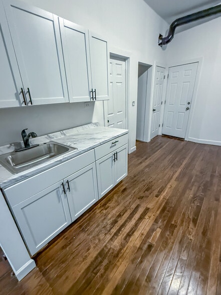 Building Photo - 8714 S Commercial Ave