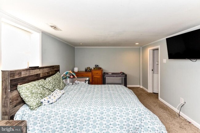 Building Photo - 722 Glenside Dr