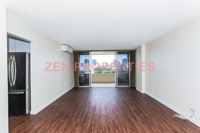 Building Photo - 2 bedroom, 2 bath & 1 parking for rent at Royal Court