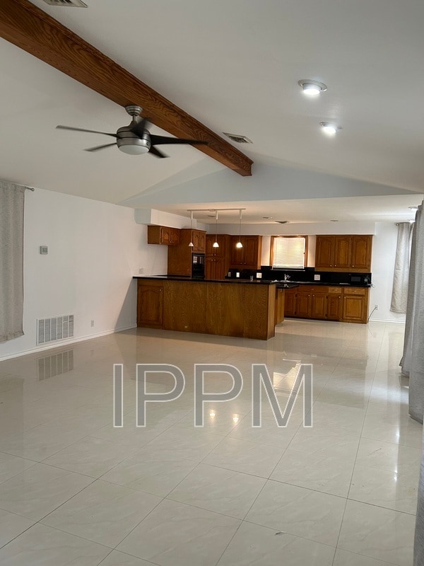 Building Photo - 5610 La Cana Dr