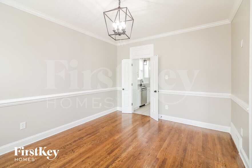 Building Photo - 8485 Farley Ave