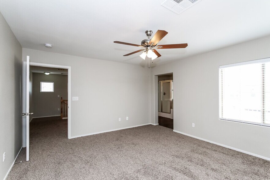 Building Photo - 10016 Bonterra Ave
