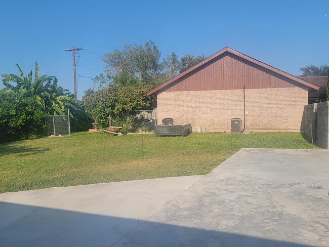 Building Photo - 702 Zebra Dr