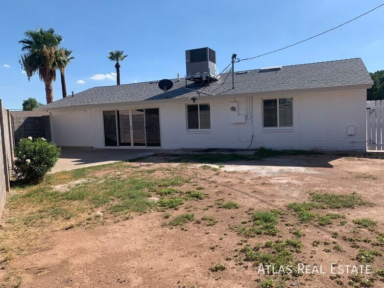 Building Photo - 4624 E Almeria Rd