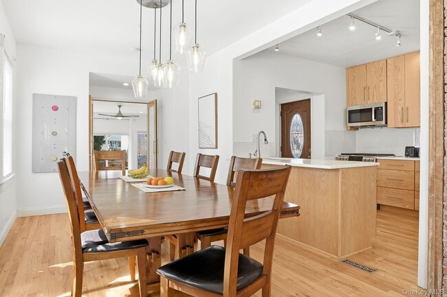 Building Photo - 11 S Cedar St