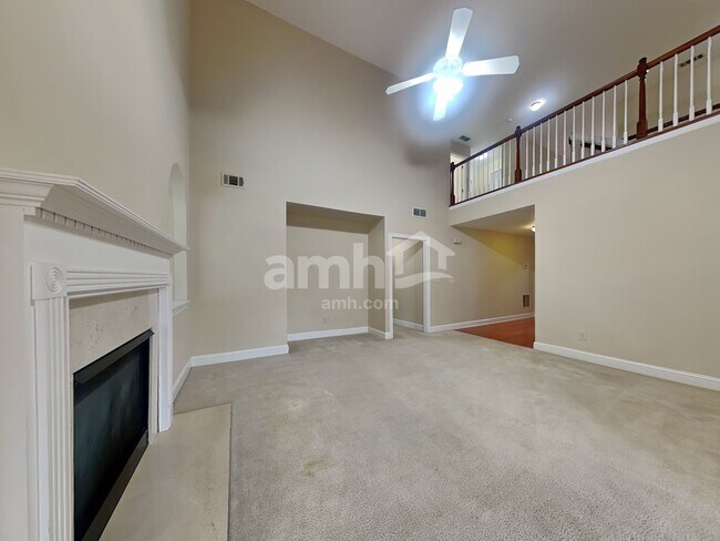 Building Photo - 2116 Benchmark Dr SW