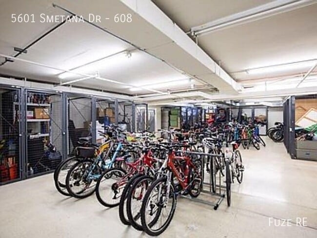 Building Photo - 5601 Smetana Dr