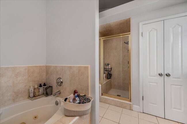 Building Photo - Beautiful North Clovis 3/2.5 Home in Gated Community