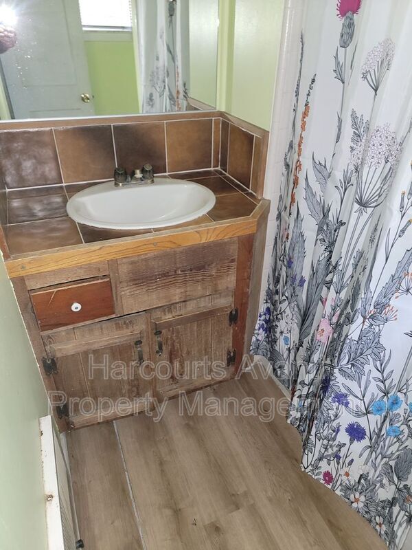 Building Photo - 1701 Old Mammoth Rd