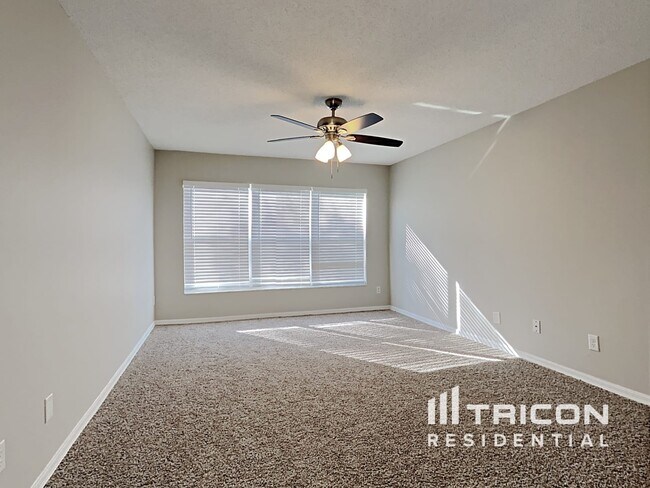 Building Photo - 1360 Holly Glen Run