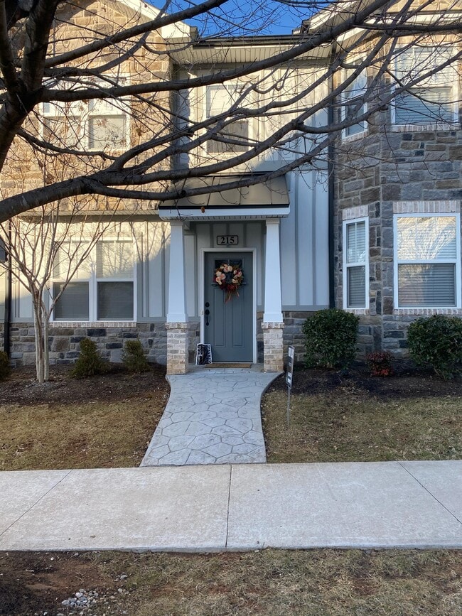 Building Photo - 215 Capstone Dr