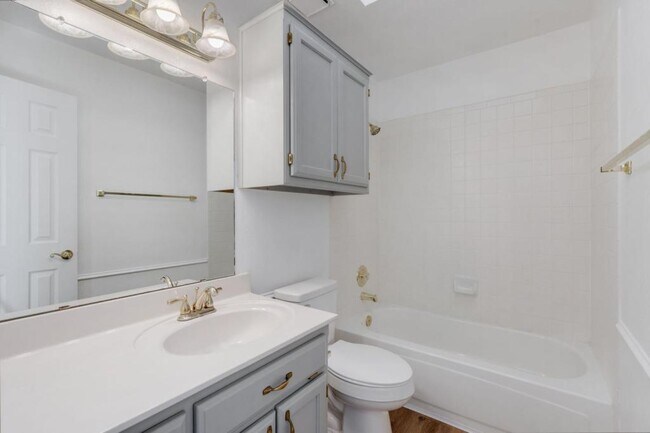 Building Photo - 9512 Rosas Ave NE