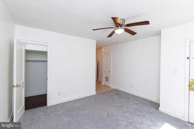 Building Photo - 430 Mellon St SE