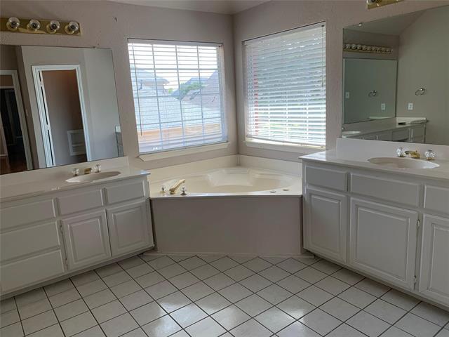 Building Photo - 3216 Charring Cross