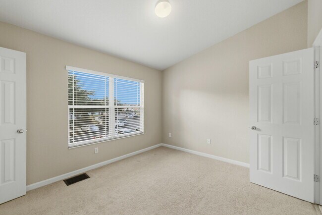 Building Photo - FREE DECEMBER**Beautiful 2 Bd 2 1/2 bath Corner unit in Wynchase!!NO APPLICATION FEES