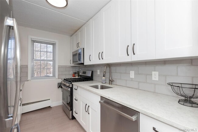 Building Photo - 4 Consulate Dr