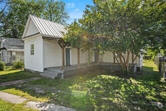 Building Photo - Large Highland Park 4 Bedroom
