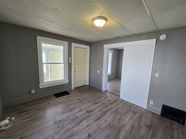 Building Photo - 211 Manson St
