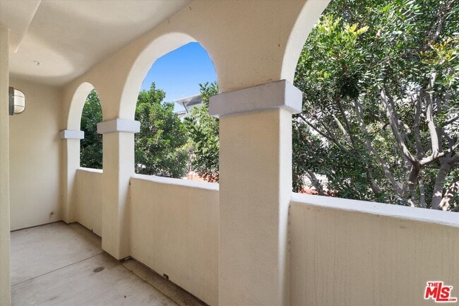 Building Photo - 7101 Playa Vista Dr