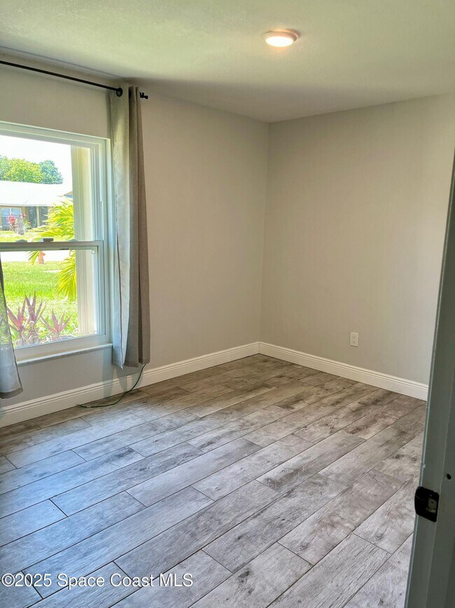 Building Photo - 3463 Mazur Dr